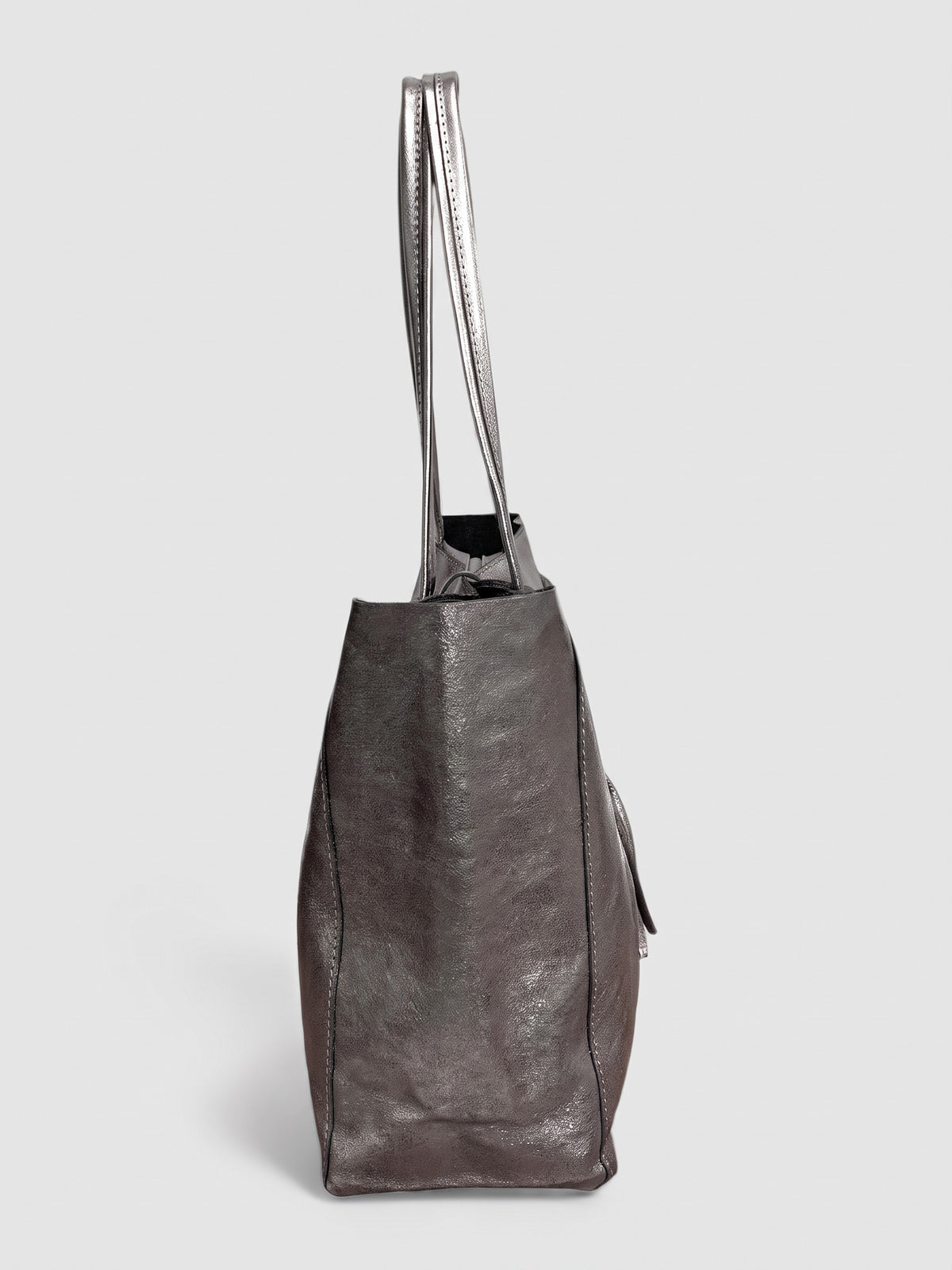 Carlotta oversized leather tote by Clemés in Titanium metallic leather, side profile view