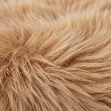 Close-up of Honey long wool sheepskin fibres