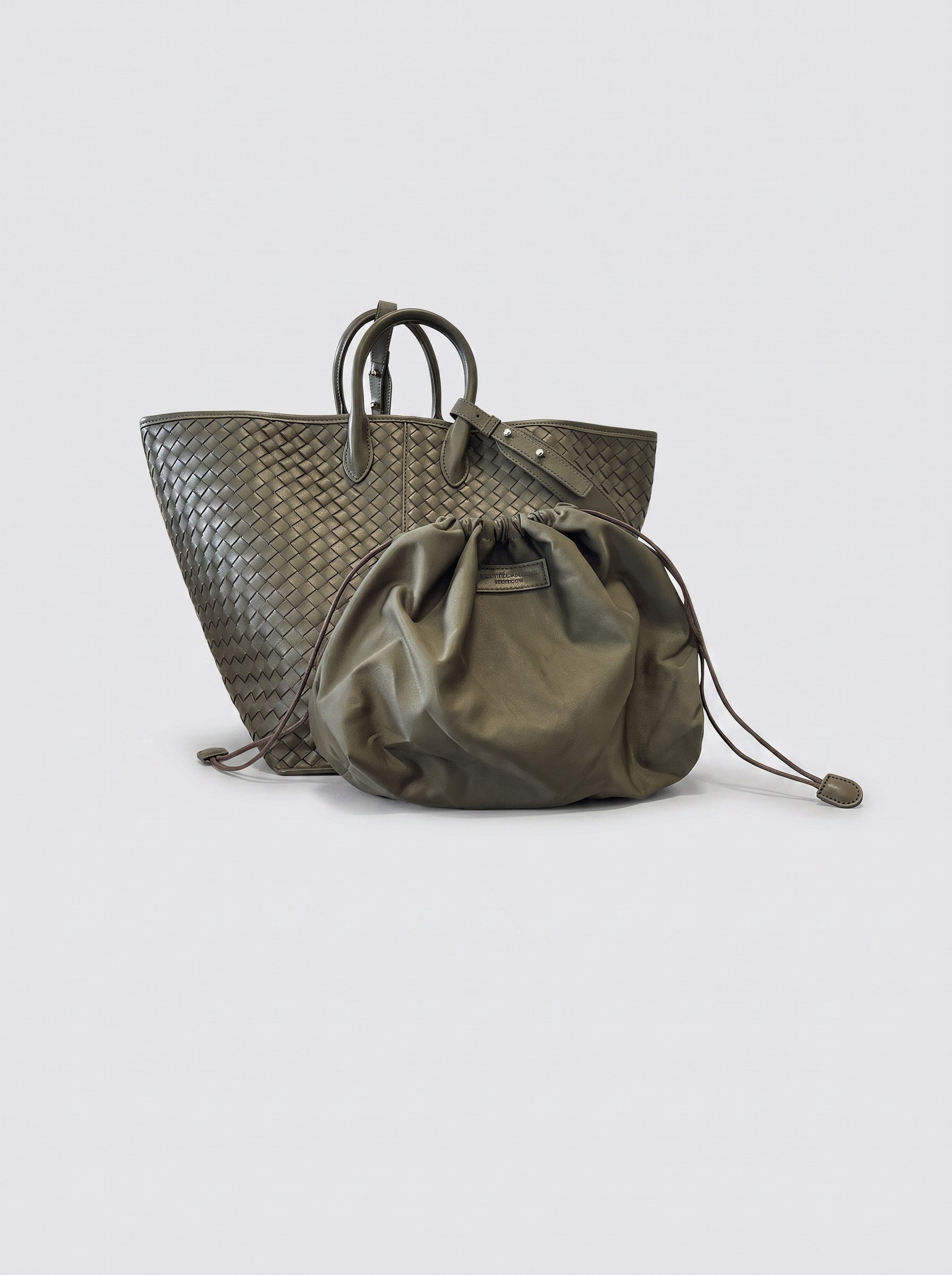 Cloe bag with its removable leather drawstring pouch
