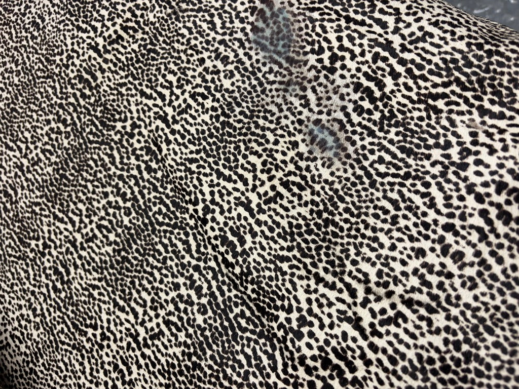 Premium Natural Brazilian Cowhide Metallic Grey Large 3–5 m²