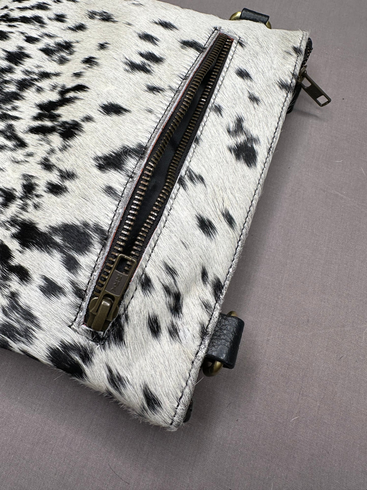 Natural Cowhide Double-Sided Crossbody Bag, Medium (23 x 21 cm)