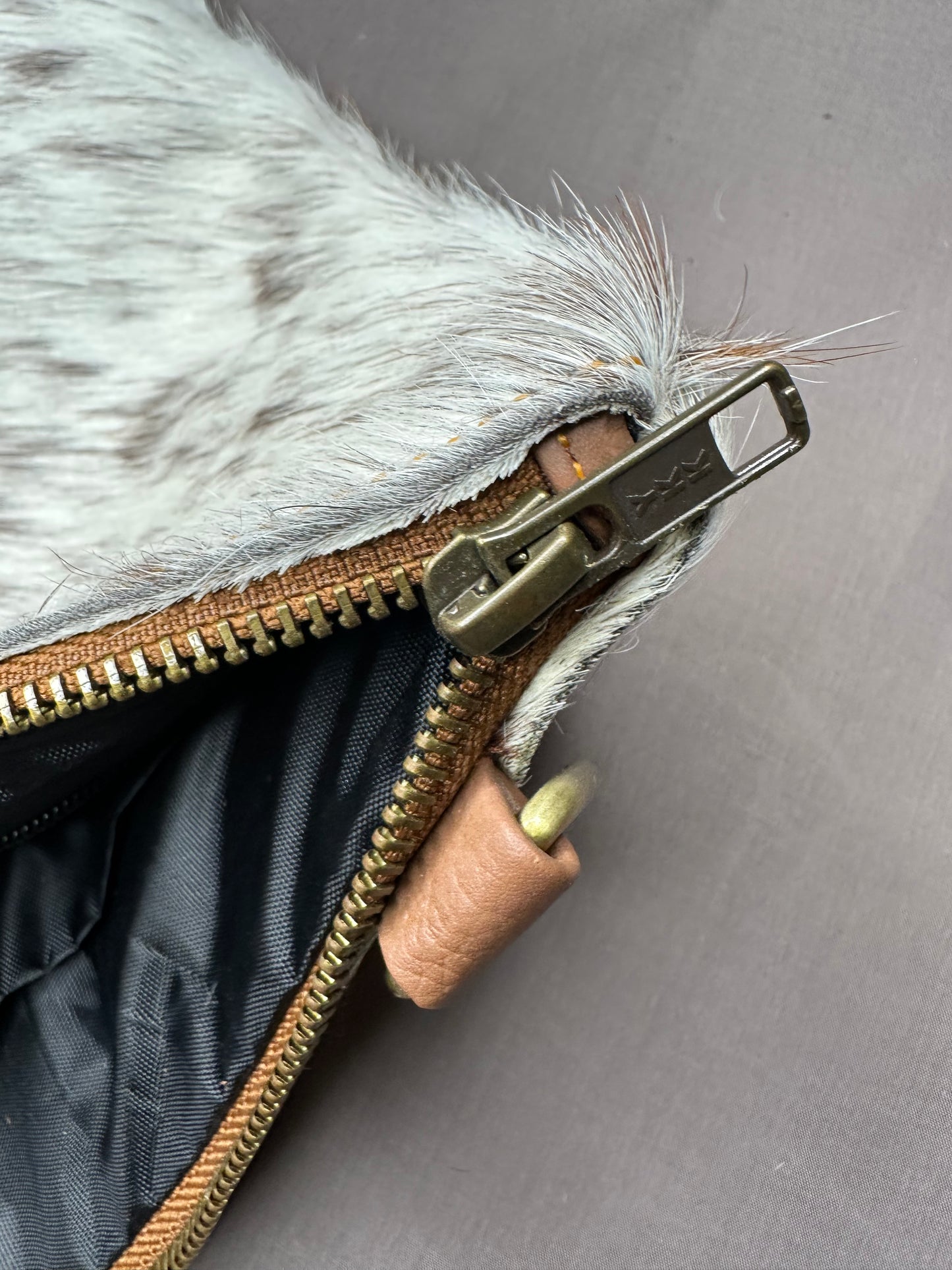 Natural Cowhide Double-Sided Crossbody Bag, Medium (23 x 21 cm)