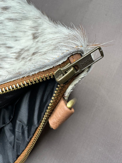 Natural Cowhide Double-Sided Crossbody Bag, Medium (23 x 21 cm)