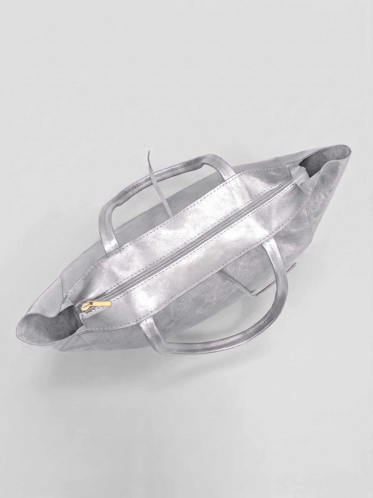 Carlotta oversized leather tote by Clemés in Silver metallic leather, top-down view of the closed top zip and handles
