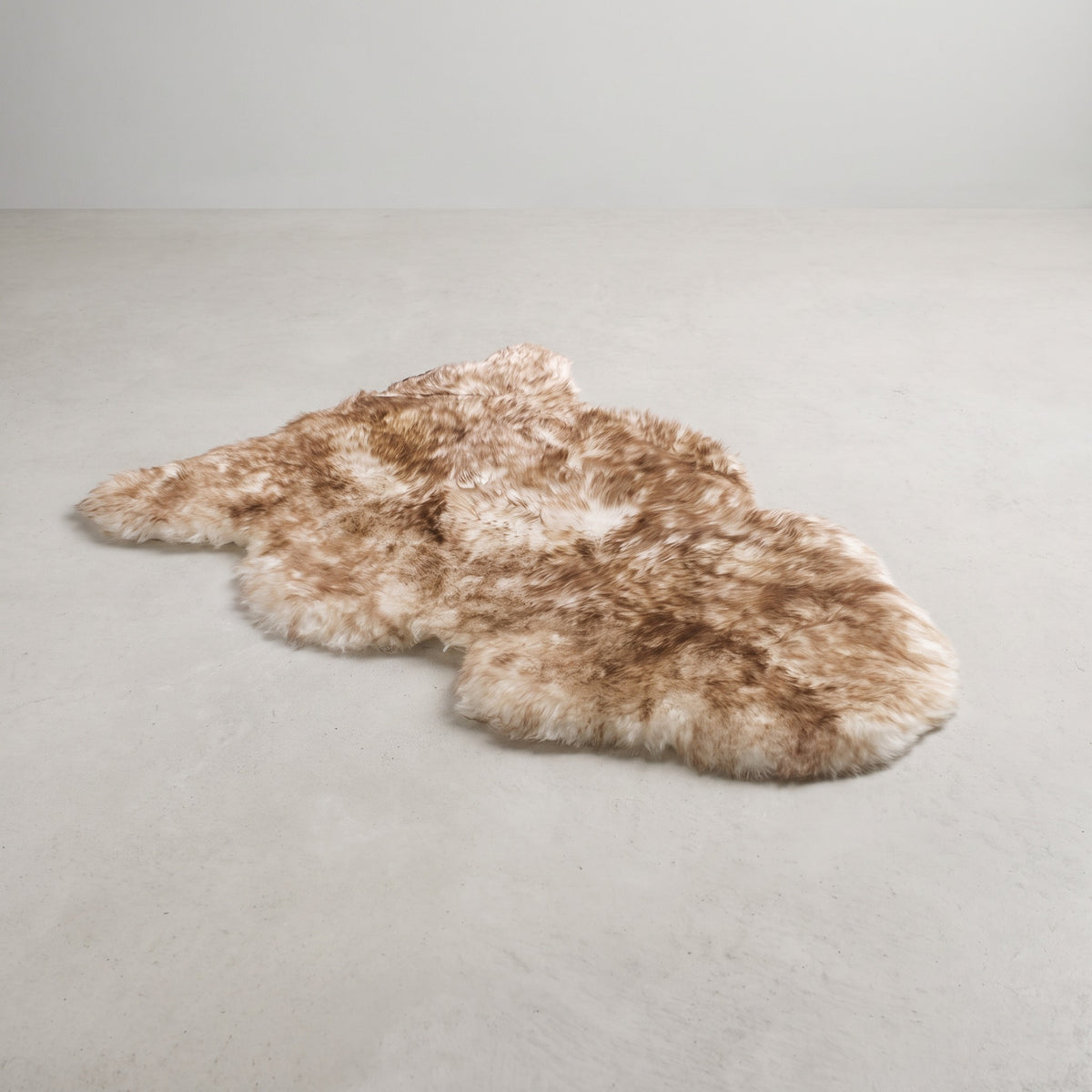 Eclipse single sheepskin rug flat on a pale grey floor