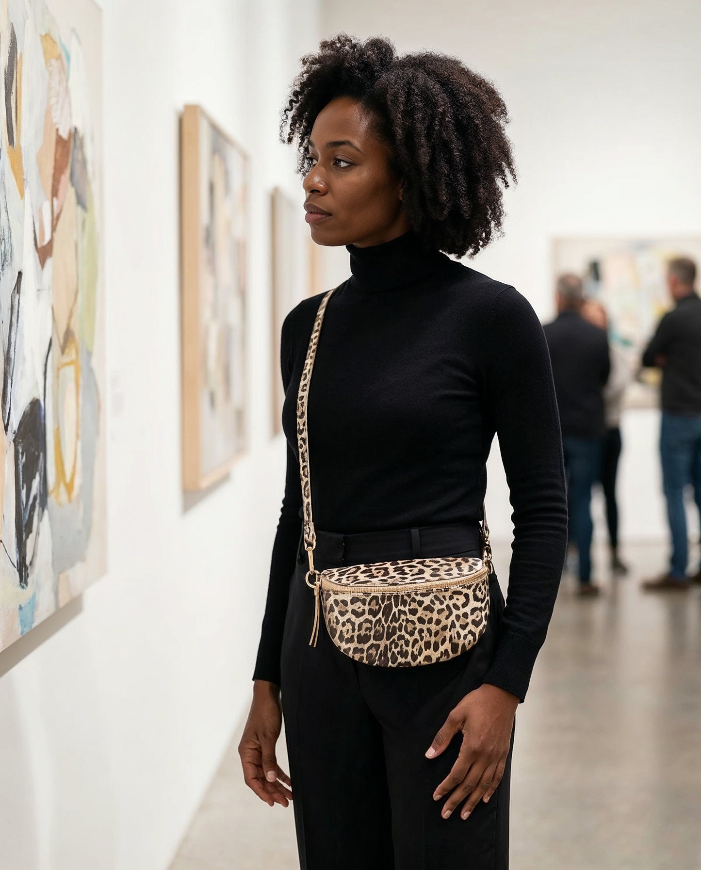 Woman with the Light Gold Leopard Romy bum bag in an art gallery
