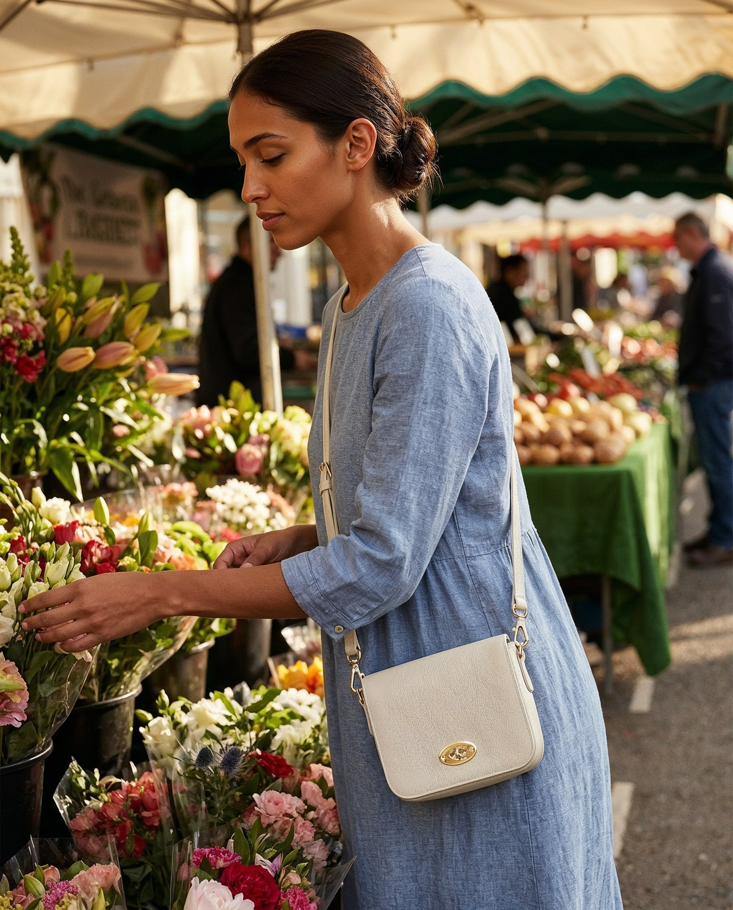 Woman with the Oyster Chiara crossbody bag at a flower market