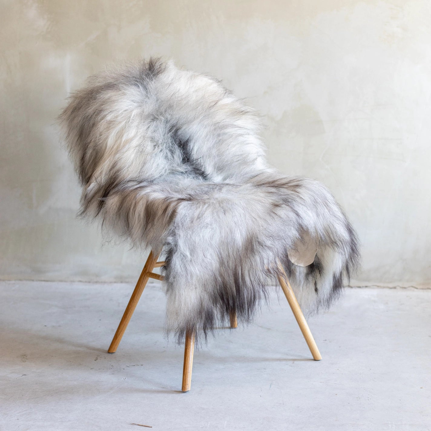 Premium Natural Icelandic Long Wool Sheepskin Rug, X-Large (Dark Tip)
