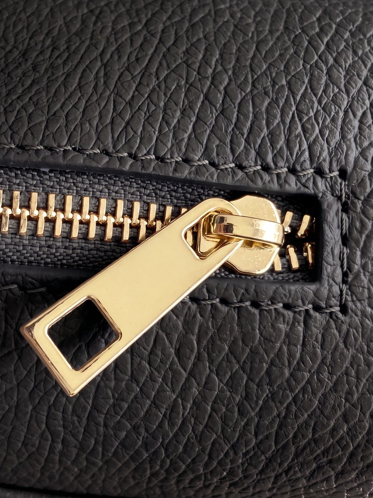Letizia Black Calfskin Bag by Clemés – zip detail