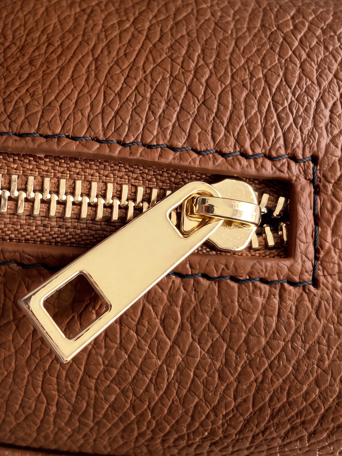 Letizia Cognac Calfskin Bag by Clemés – zip detail
