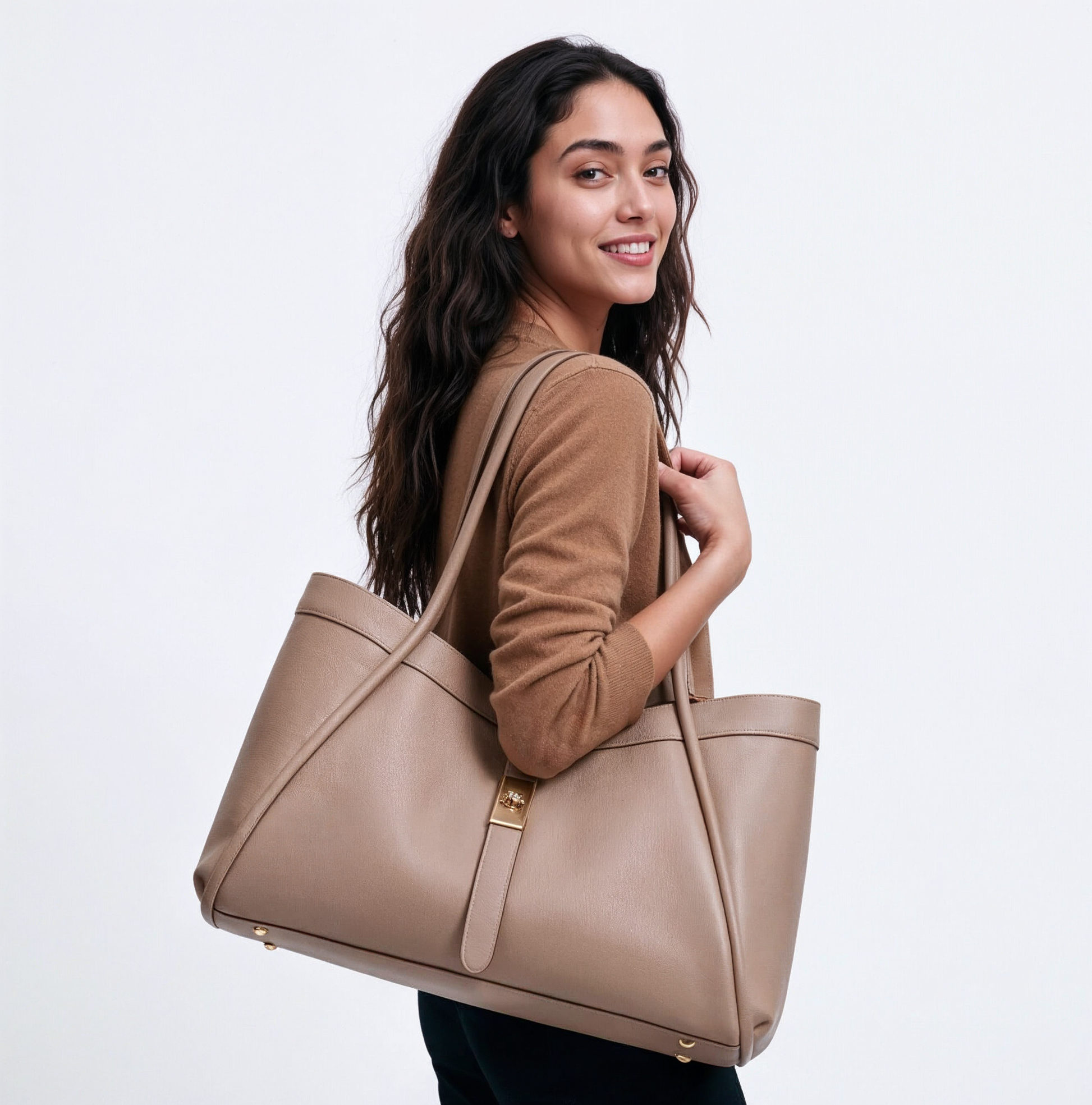 Woman holding the Beige Bianca Large tote