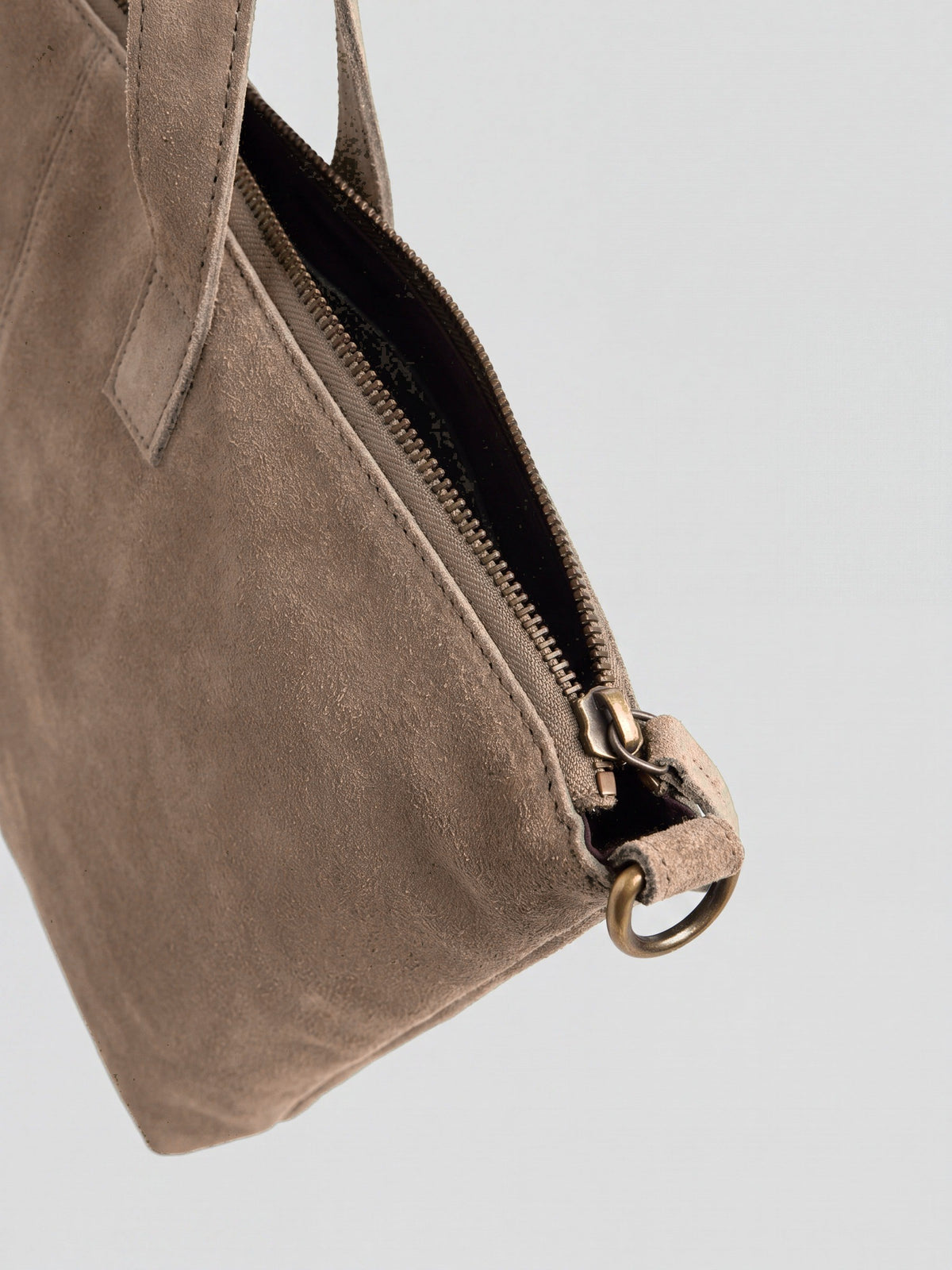 Milano Max Suede Bag in Taupe by Clemés, close-up of the zip end with antique brass slider and D-ring on the taupe suede tab