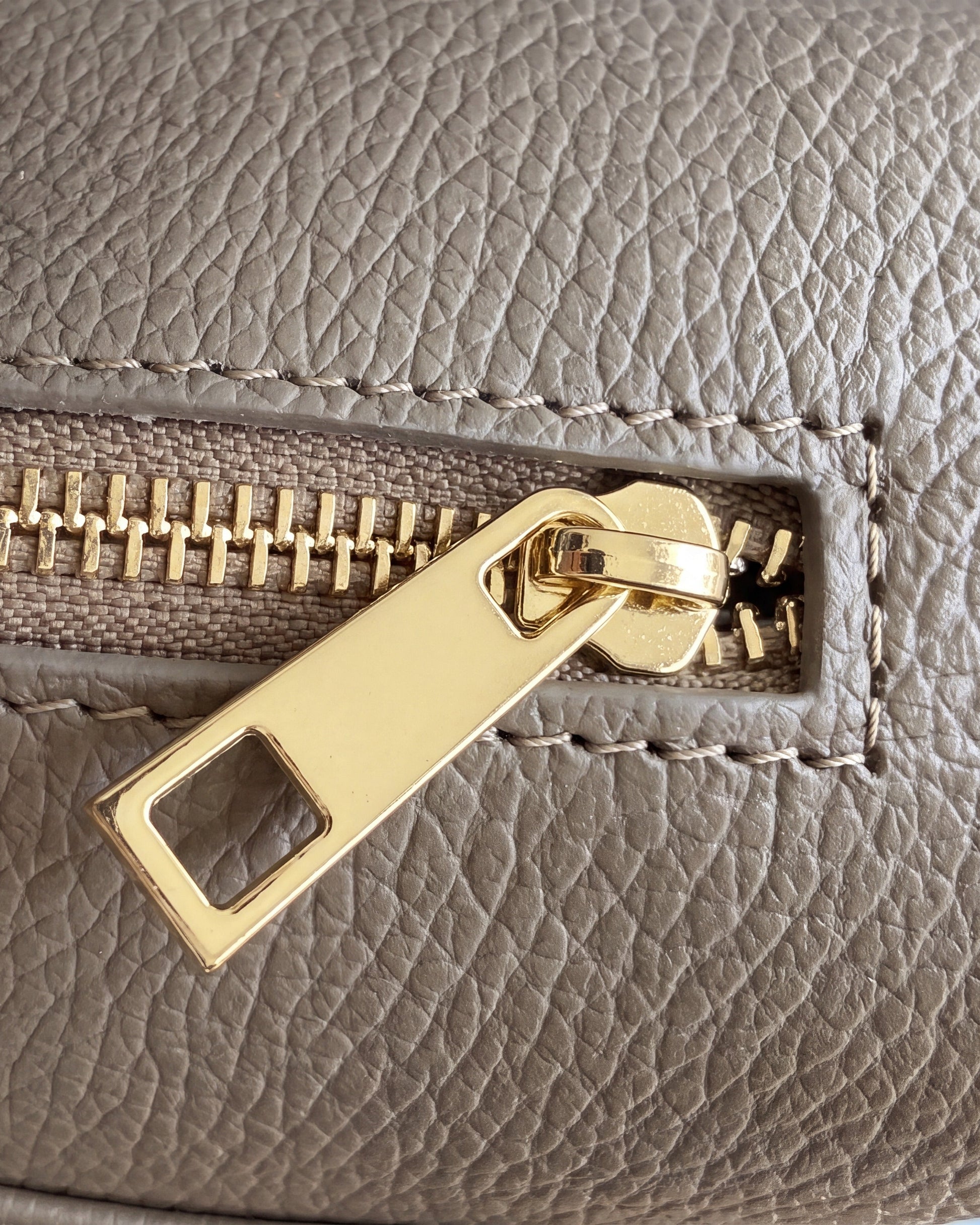Valentina Maxi Leather Tote, gold zip detail close-up