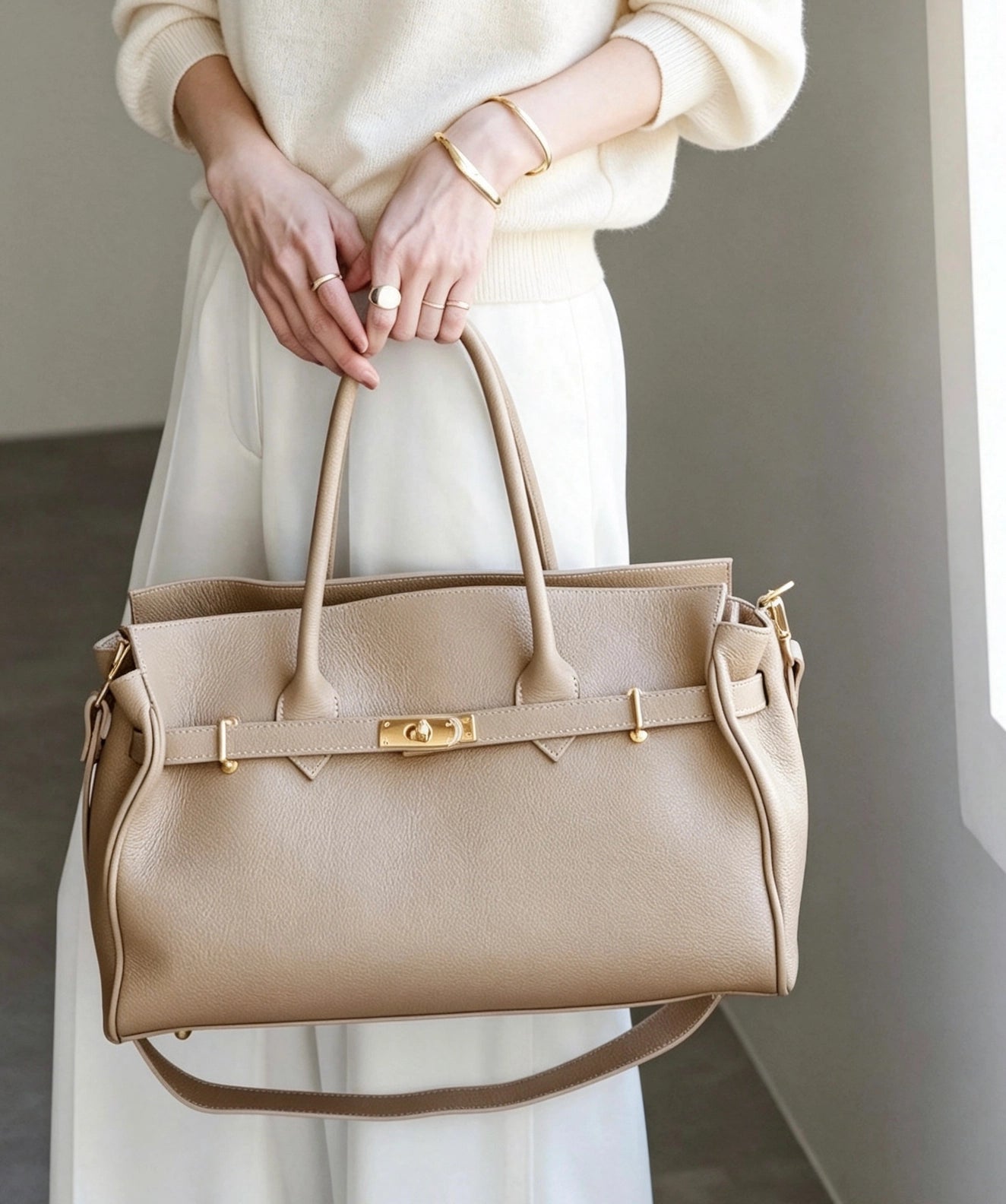 Zoe Leather Tote by Clemés - Milk - lifestyle, cream sweater close-up
